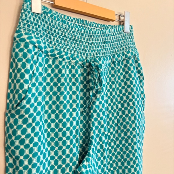 3/$10⚡️CREAM Lightweight Viscose Cropped Ankle Pant w Teal & Cream Pattern - Picture 4 of 16